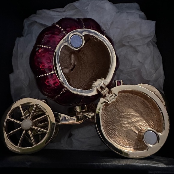 Red Carriage Trinket Jewelry Box - Picture 4 of 4